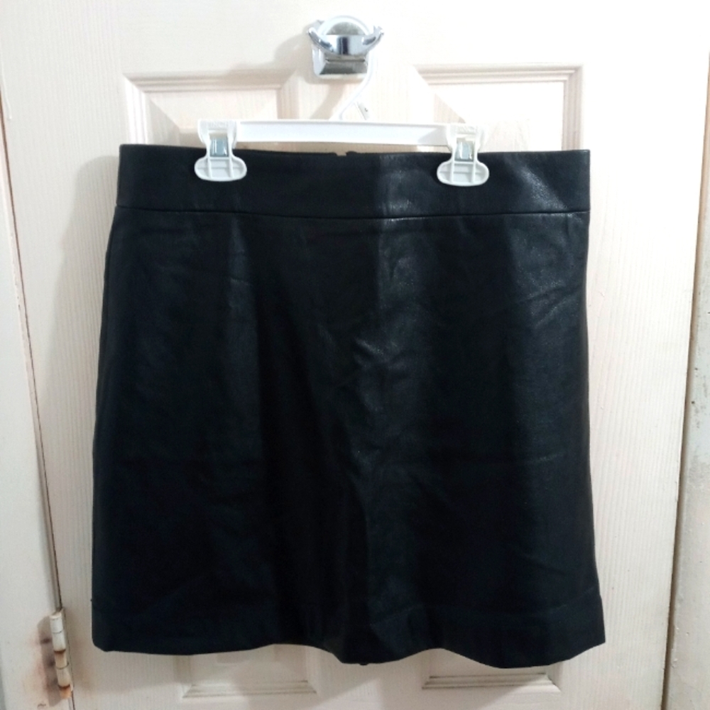 J Crew Faux Leather Moto Black Zipper Skirt Size 8